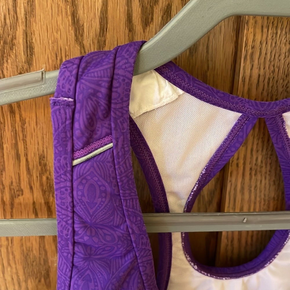 Athleta Key Hole Built In Bra Athletic Top EUC XL - Picture 2 of 13
